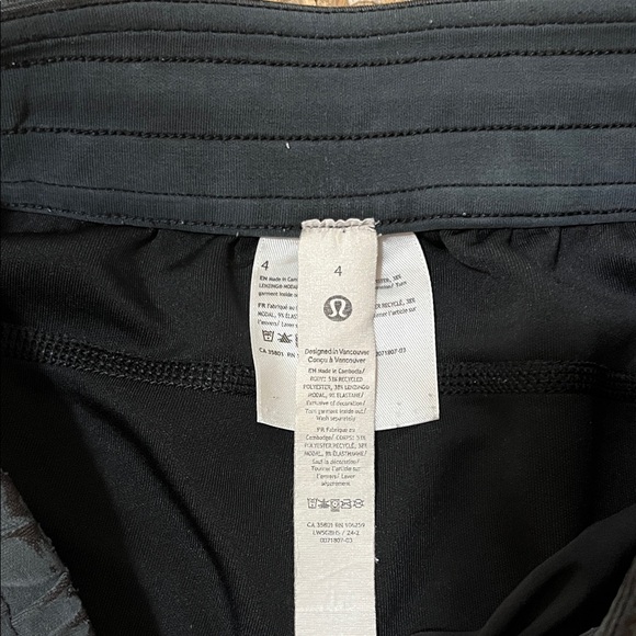 lululemon athletica women’s Black Joggers - Picture 2 of 4